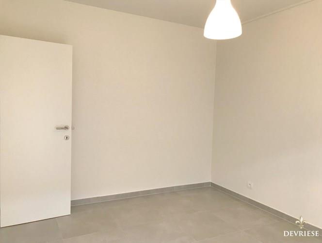 Instapklaar 2 slaapkamer appartement in centrum Heule (incl. private ondergrondse standplaats) 