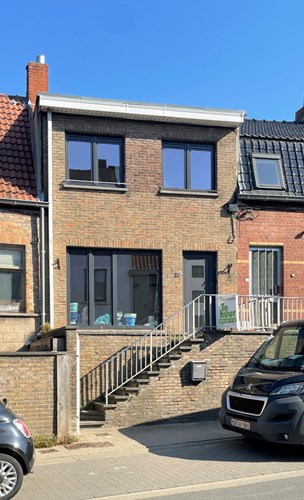 Gerenoveerde woning met 2 slaapkamers in centrum Hooglede 