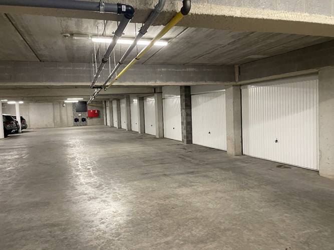 Ondergrondse garagebox in handelscentrum 