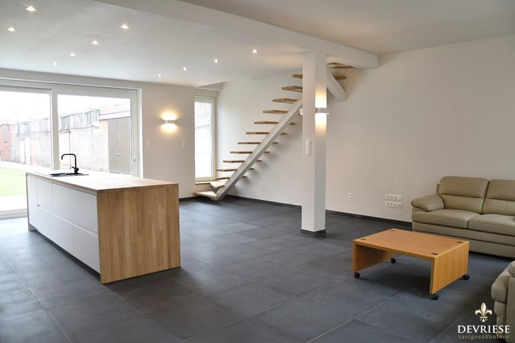 Perfect vernieuwde woning te koop in Wevelgem met 4 slaapkamers, 2 badkamers en onderhoudsvriendelijke tuin 