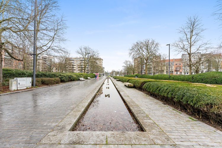 Lichtrijk hoekappartement op zeer gunstige ligging op het Stefanieplein! 