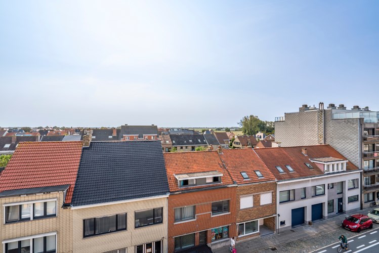 Recente duplex met mooie open zichten centraal gelegen te Mariakerke! 