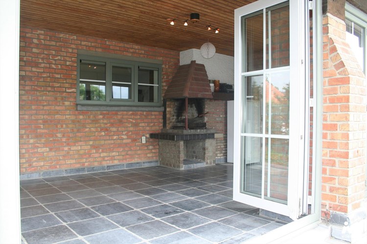 Maison tr&#232;s spacieuse avec double garage et jardin dans la Concession de De Haan 