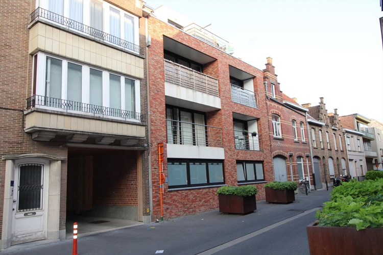 Nieuwbouwappartement met 1 slaapkamer en garage in centrum Roeselare 