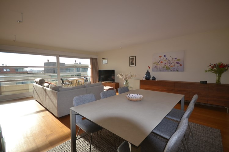 Luxe zonnig appartement  met  2   slaapkamers en  extra bureel te Oostduinkerke, dit op enkele stappen van de zeedijk ! 