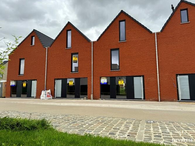 Nieuwbouwwoning met kindvriendelijke ligging, Oogststraat Heule 