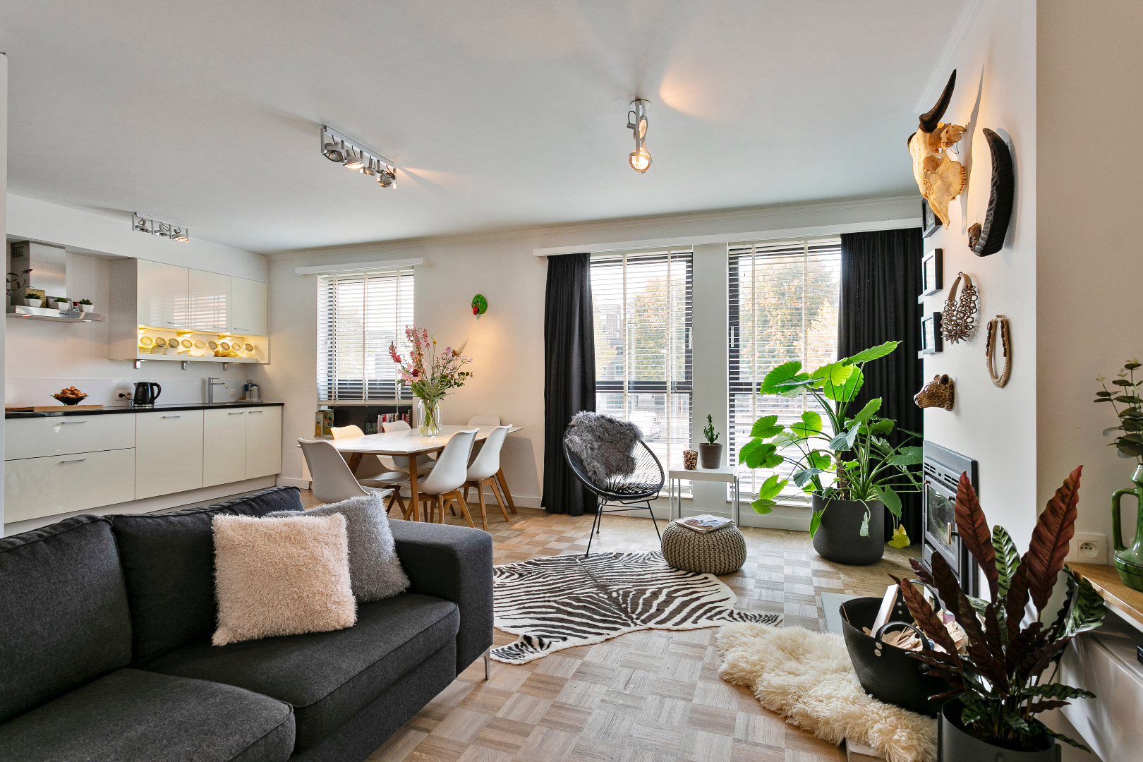 Gerenoveerd 2 slaapkamer appartement op het Hendrik Heymanplein!