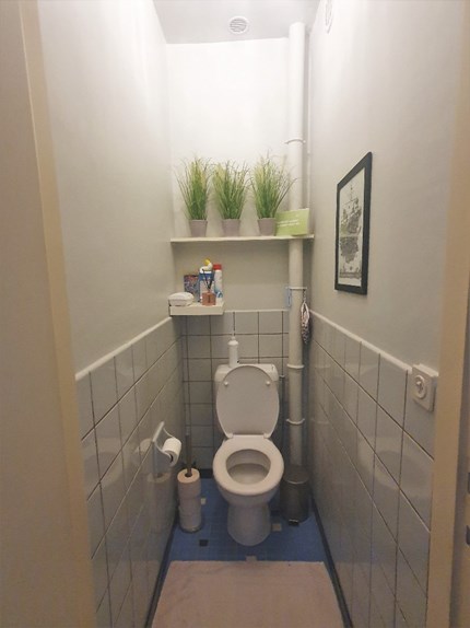 apart toilet