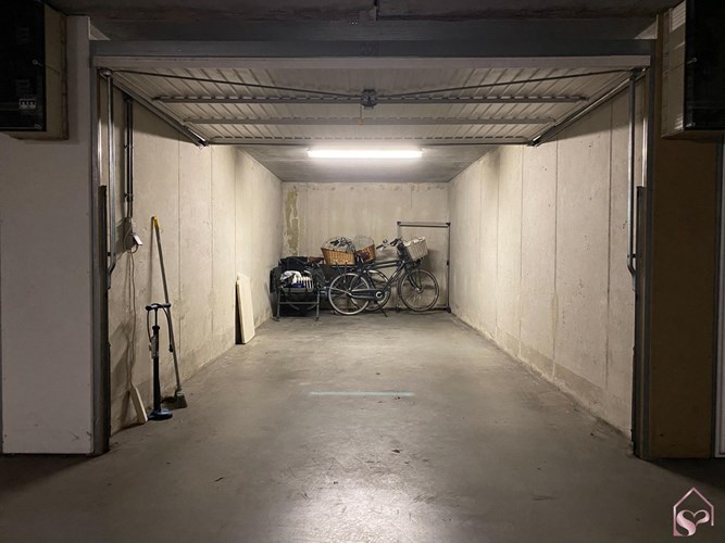 Ruime garage in complex &quot;Astridpark&quot; 