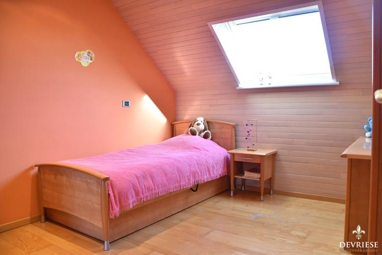 Open bebouwing met 4 slaapkamers, garage en zonnige tuin te koop in Kuurne 