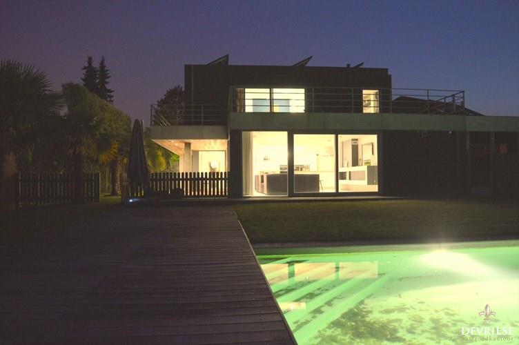 Moderne villa met zwembad in het hart van Marke 