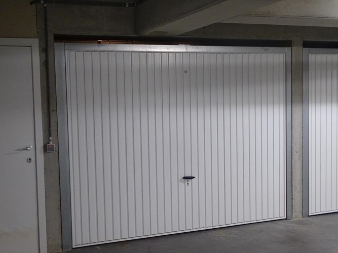 garage met automatische poort! 