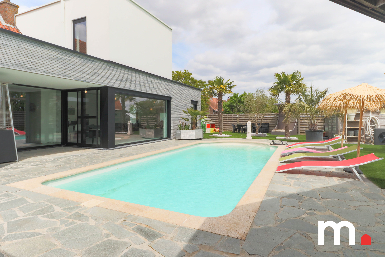 Moderne en lichtrijke woning te koop met zwembad in Sint-Jan (Ieper)