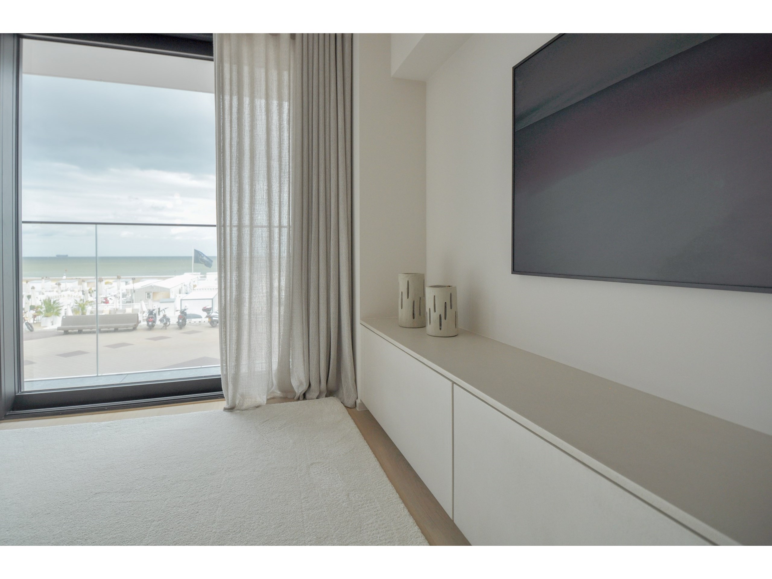 Superbe appartement avec vue frontale sur la mer, fini avec des mat&#233;riaux de tr&#232;s haute qualit&#233;. 