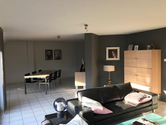 Ruim appartement met 3 slpks en zonne-terras. 