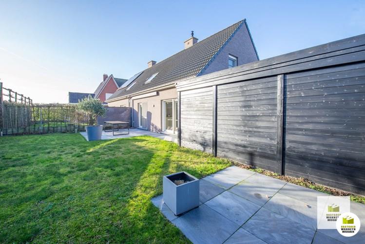 Luxueuze woning met 4 slaapkamers, tuin en garage in Zwevezele 