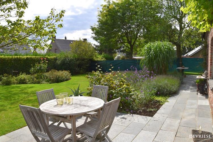Charmante instapklare villa met mooie tuin en uitermate rustig ! 