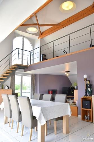 Prachtig, lichtrijk en ruim 3 slaapkamer dak appartement in Rollegem 