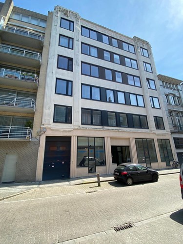 Volledig vernieuwd appartement met 2 slaapkamers en terras in centrum Oostende 