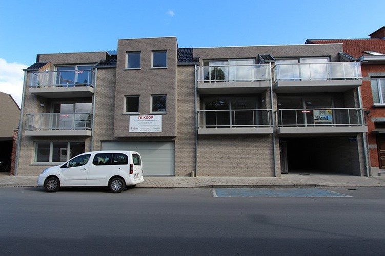Appartement met 2 slaapkamers en autostandplaats te Roeselare 