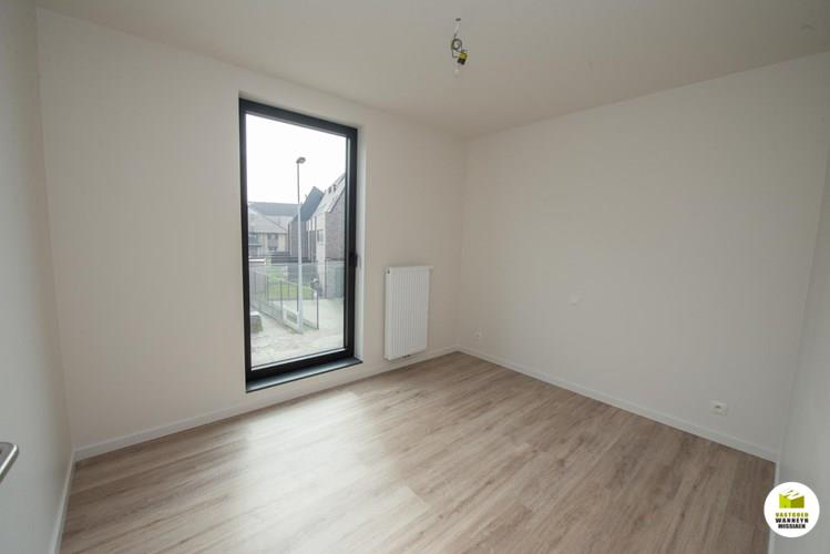 Lichtrijk en ruim 2-slpk appartement aan het Stationsplein 