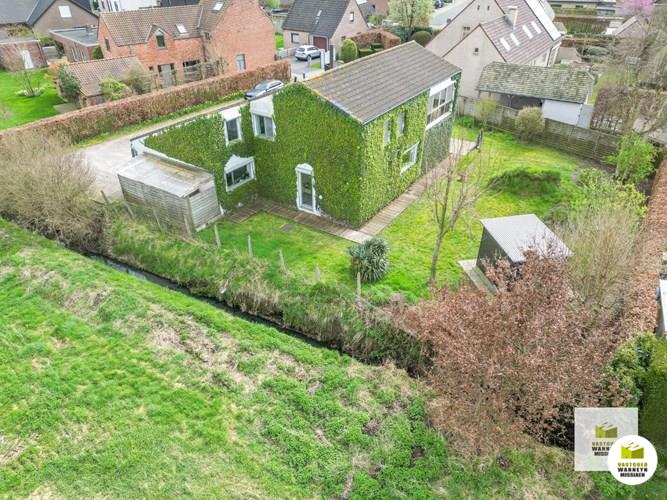 Ruime open bebouwing met 4 slpk, tuin en garage in doodlopende straat te Beernem 
