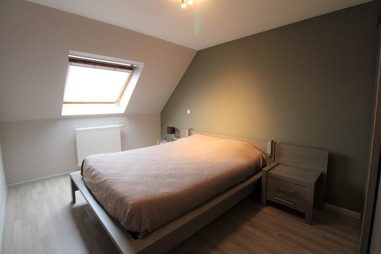 Instapklare en energiezuinige woning met 3 slaapkamers en rustgevende tuin te Roeselare 
