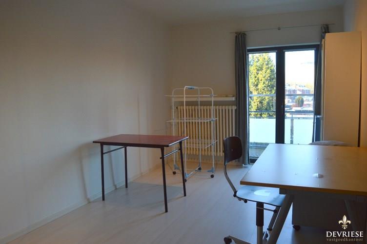 2 slaapkamer appartement met terras in Kortrijk 