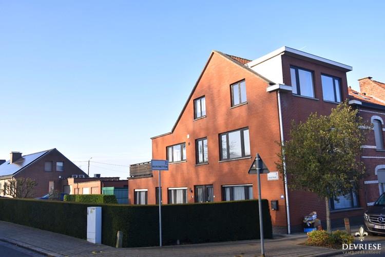 Investeringspand van 2 appartementen, 2 garages en tuin Te koop in Kortrijk 