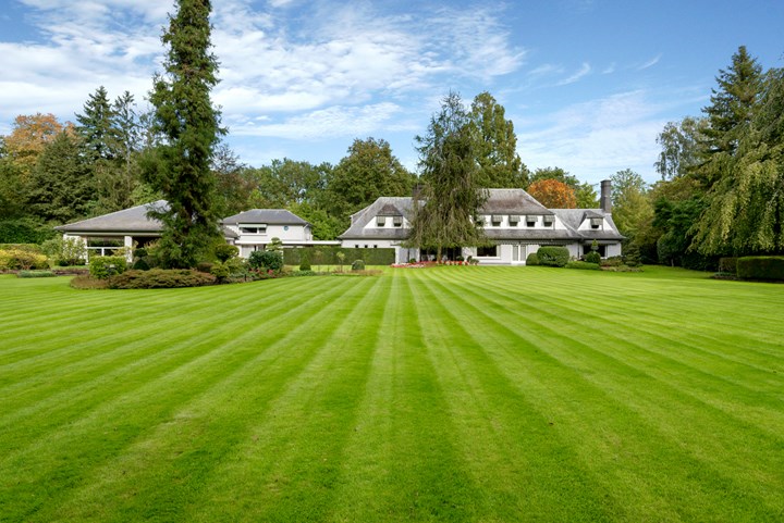 Royale villa op uniek perceel grond van ca. 8.797 m² te Brasschaat 