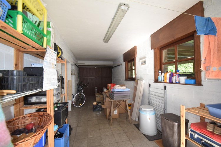Verzorgde alleenstaande 4-slpk-woning met garage en tuin op 558 m&#178; grond residentieel gelegen 