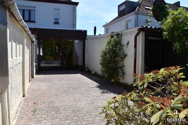 HOB met 4 slaapkamers, garage en grote tuin te koop in Wevelgem 