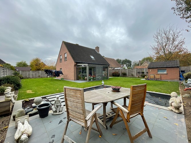 Ruime alleenstaande woning met 3 slaapkamers, tuin en garage te Roeselare 