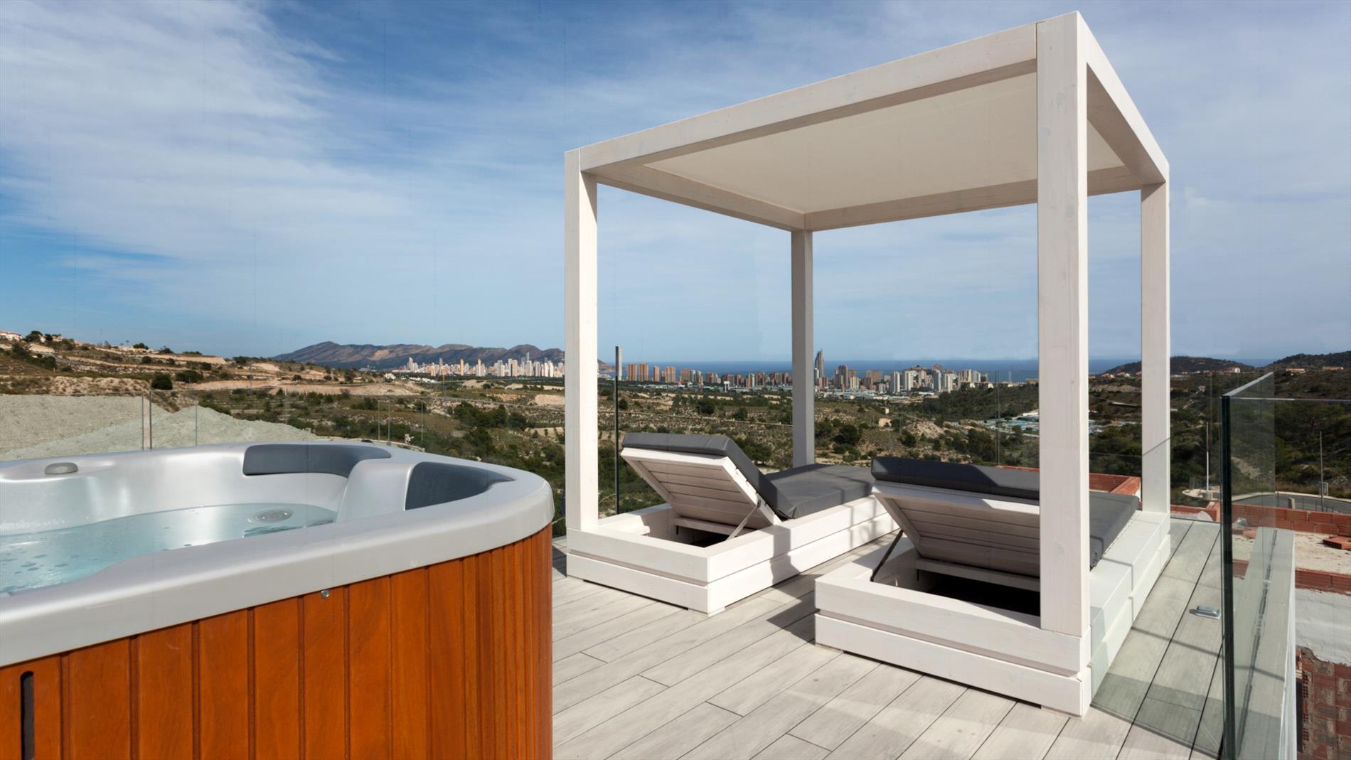 Luxe villa te koop met zeezicht in Balcon de Finestrat.
