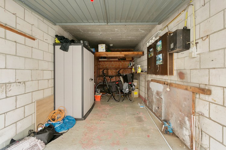 Gelijkvloers appartement met tuin en garagebox 