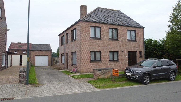 Ruime, kwalitatieve woning nabij centrum Maldegem en E34. 