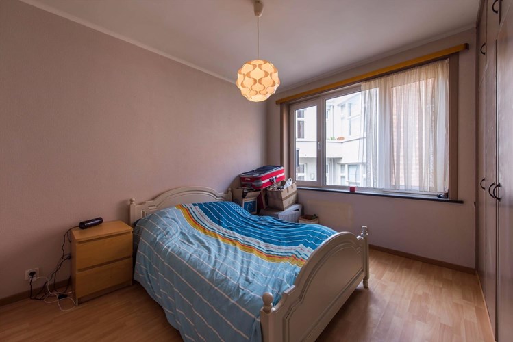 Verhuurd instapklaar 2-slaapkamerappartement in kleine residentie met een voorkooprecht op het onderliggend appartement! 
