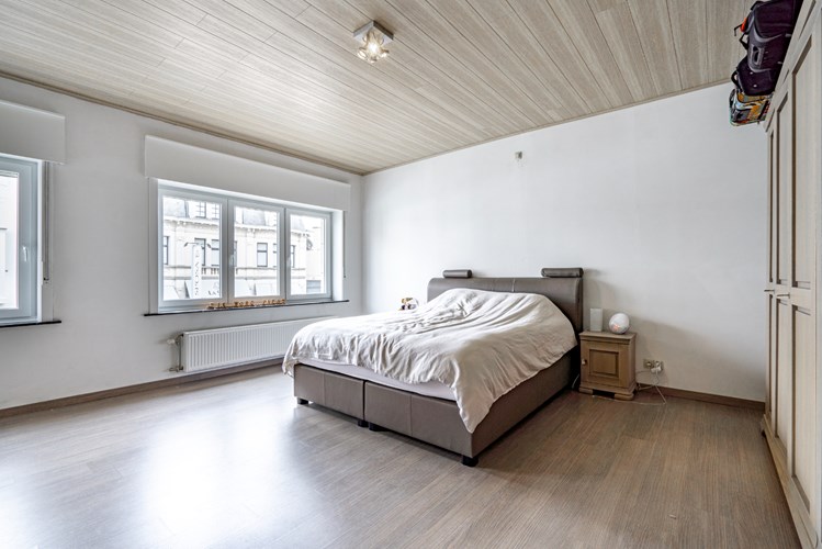 Prachtig gerenoveerde woning met 3 ruime slaapkamers en garage in centrum Roeselare 