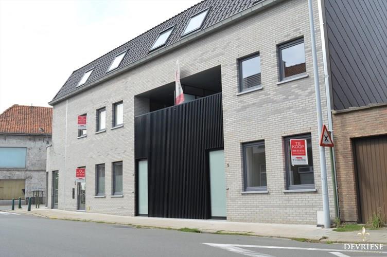Verrassend nieuwbouwproject met woningen/winkel/appartement in centrum van Moorsele 