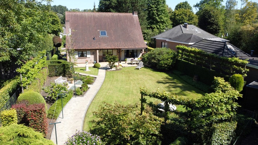 Klassieke villa op een perceel van 1.074 m&#178; met West-tuin te Schilde. 