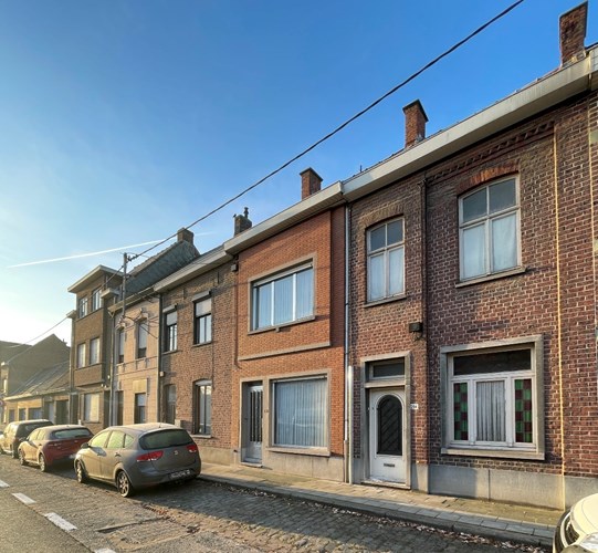 Propere rijwoning met 3 slaapkamers en terrastuin op een centrale ligging te Roeselare 