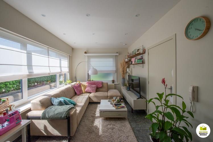 Gelijkvloers appartement met 2 slaapkamers en zonnige tuin en garage 