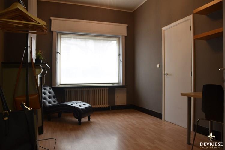 Charmant herenhuis in centrum Kortrijk met 3 slaapkamers en polyvalente ruimte 