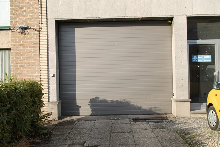 Centraal gelegen garagebox te Deurne 