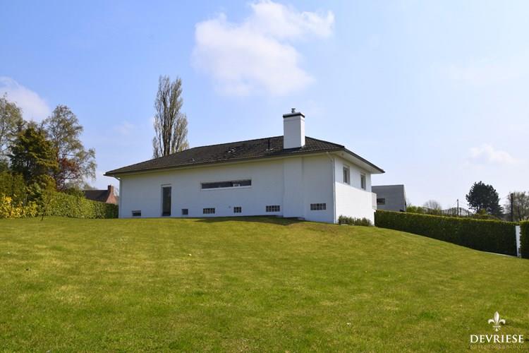 Prachtige villa met residenti&#235;le ligging te Kortrijk 
