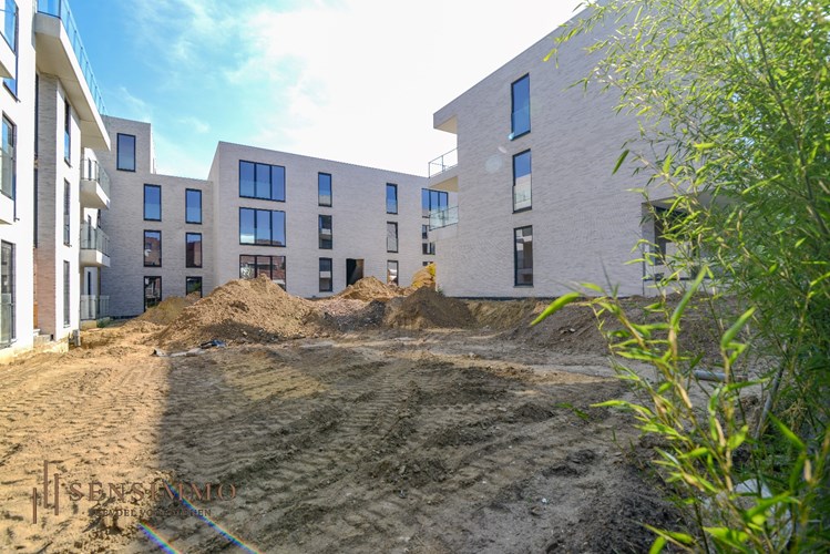 Gelijkvloers nieuwbouwappartement met 3slk+ tuin/terras+ parking + kelderberging! 
