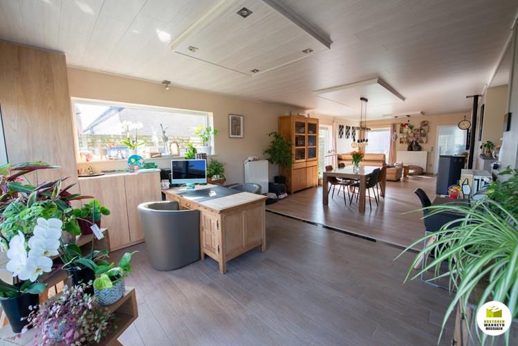 Instapklare zeer ruime HOB met 4 slaapkamers, ingerichte tuin en garage 