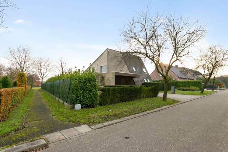 Eigentijdse villa in residenti&#235;le woonwijk te Pulle 