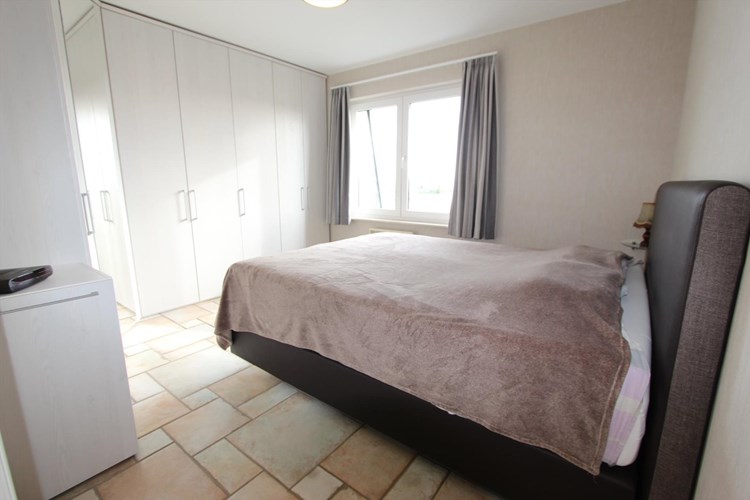 Rustig gelegen en perfect zon-geori&#235;nteerd villa-appartement met vrij zicht op beschermd duinengebied  in Middelkerke 