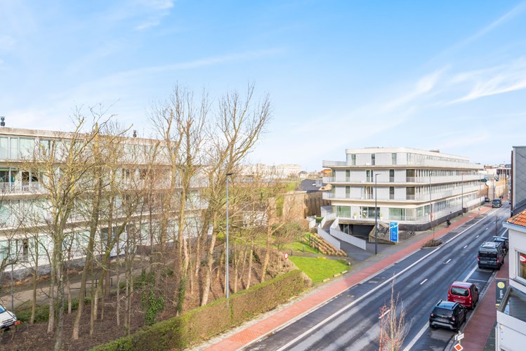 Uiterst lichtrijk appartement met prachtig open groen zicht te Oostende! 